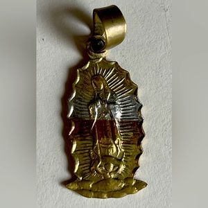 Virgin Mary Pendant no chain